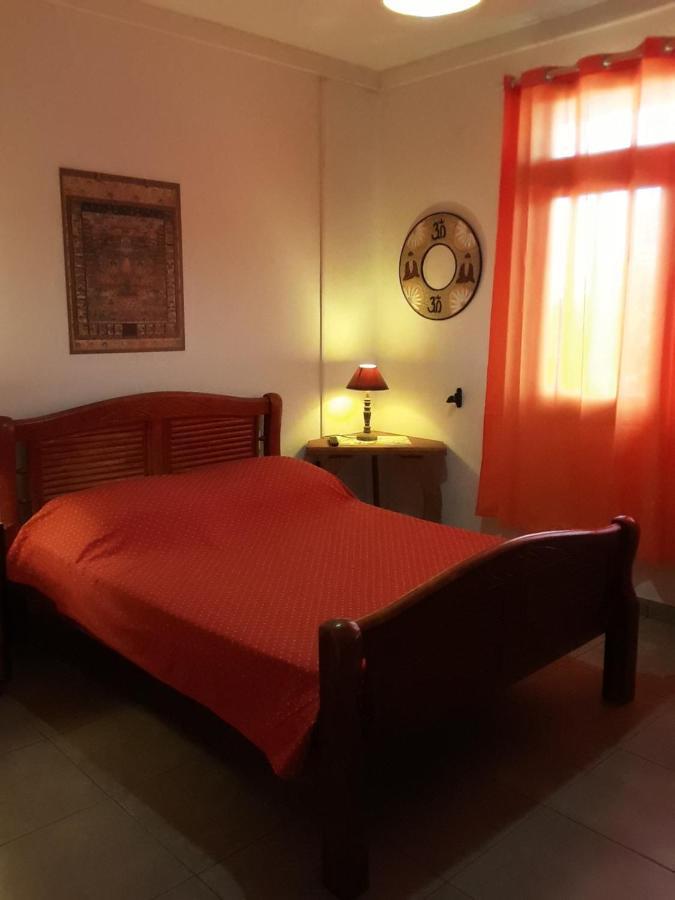Le Tulear - Aux 4 Coins Du Monde Hotel Saint Pierre Buitenkant foto